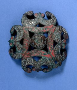 Şampanya süslemeli montaj, MS 2. yüzyıl (bakır alaşımı ve emaye)